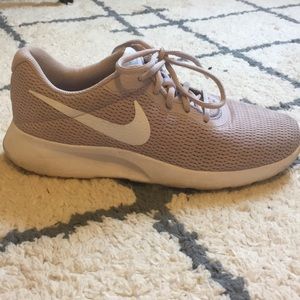 Light pink nike shoes